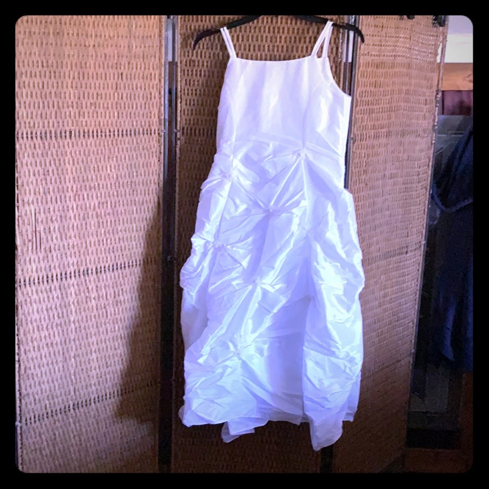 Absolutely gorgeous white flower girl dress!